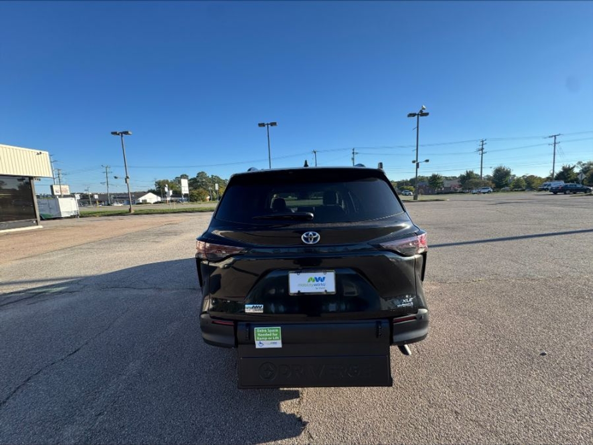 2024 TOYOTA SIENNA - Image 5