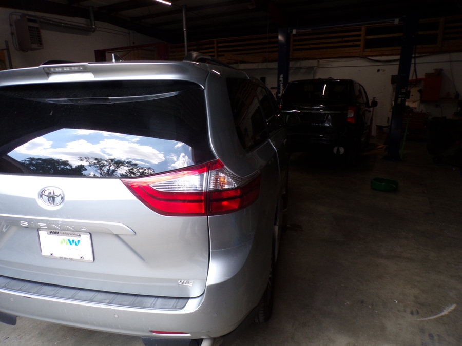 2020 Toyota Sienna XLE - Photo 6