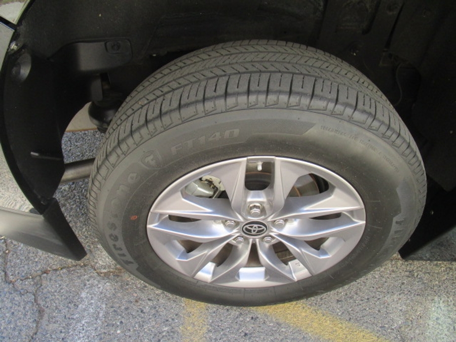 Used 2024 Toyota Sienna Hybrid LE Base - BraunAbility Side Entry Fold Out Automatic Ramp