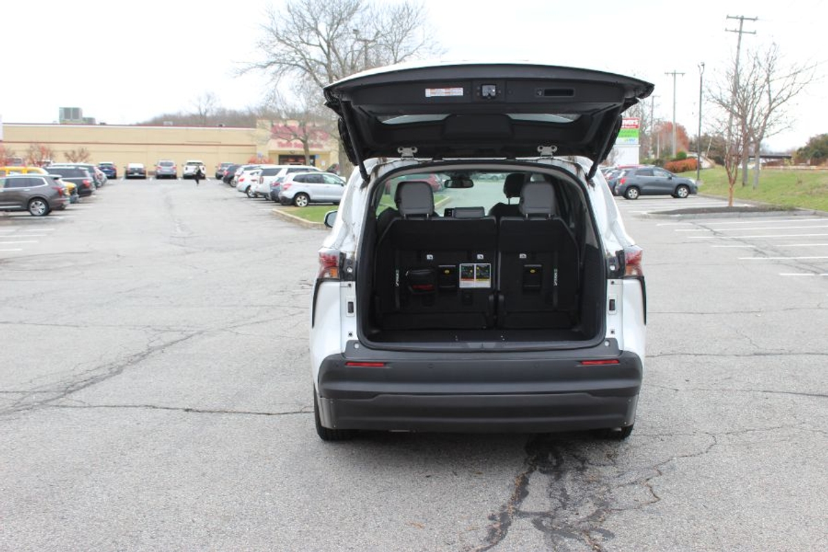 2023 TOYOTA SIENNA - Image 7