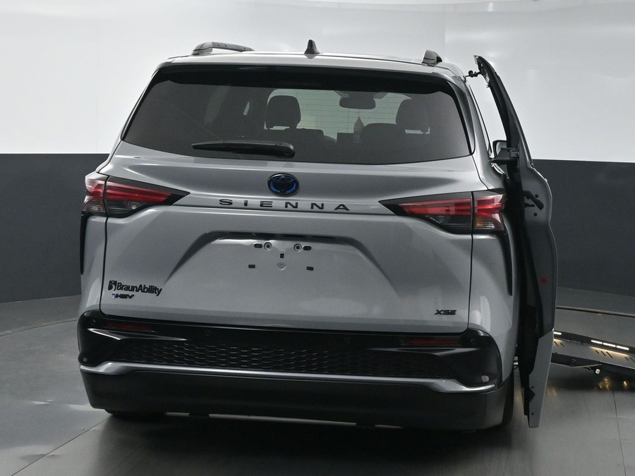 New 2025 Toyota Sienna Hybrid XSE Sport - BraunAbility Side Entry Entry Fold Out Automatic Ramp