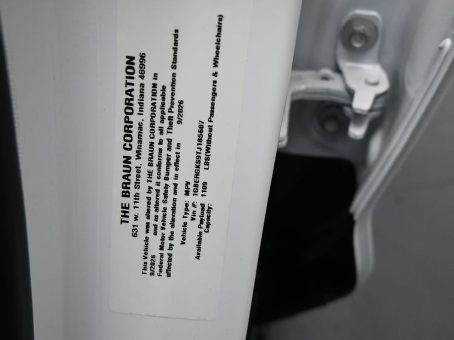 New 2026 Chevrolet Traverse 1LT Midnight - BraunAbility Side Entry In Floor Automatic Ramp