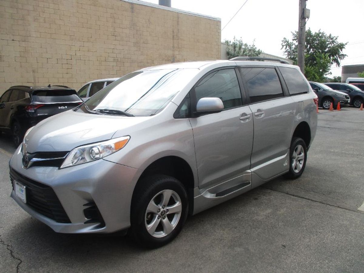 2020 Toyota Sienna LE