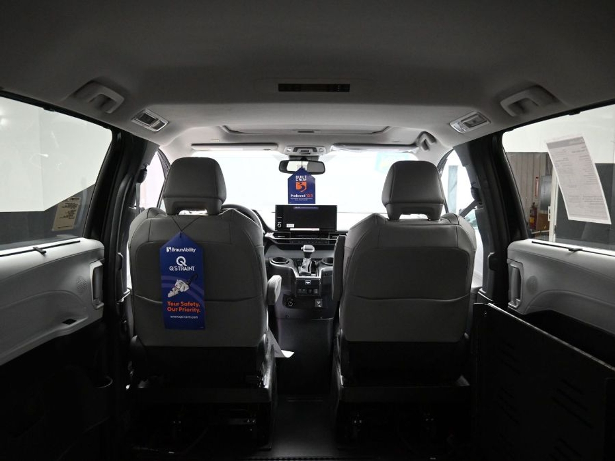 2025 TOYOTA SIENNA - Image 15