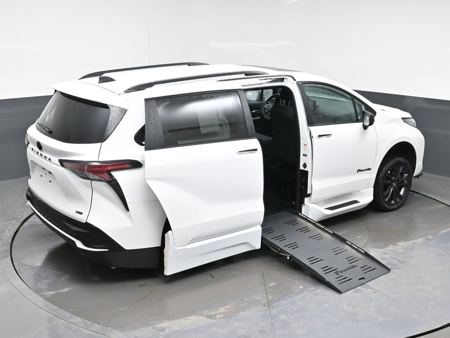 New 2026 Toyota Sienna Hybrid XSE Sport - BraunAbility Side Entry Entry Fold Out Automatic Ramp