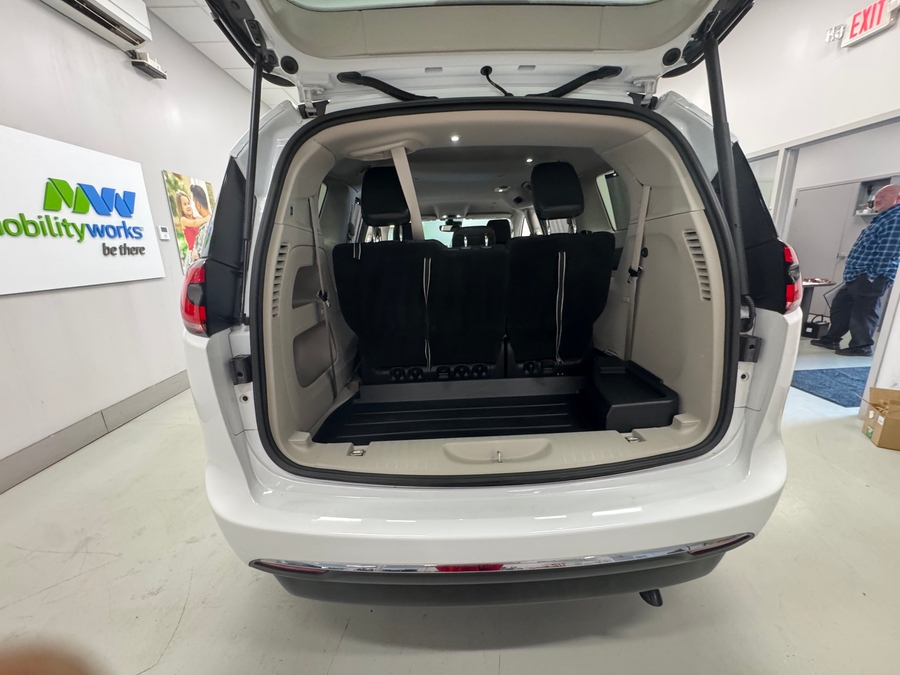2022 Chrysler Pacifica Touring L - Photo 9