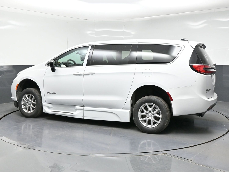 2026 Chrysler Pacifica's photo