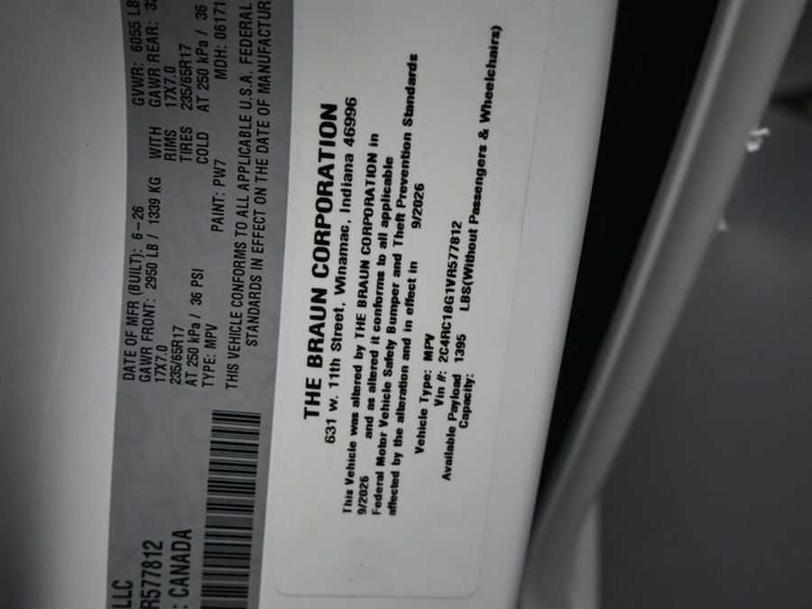 White Chrysler Pacifica image number 14