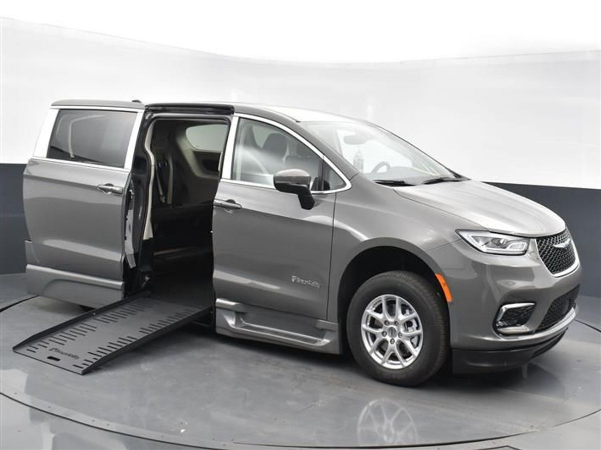 2023 CHRYSLER PACIFICA - Image 17