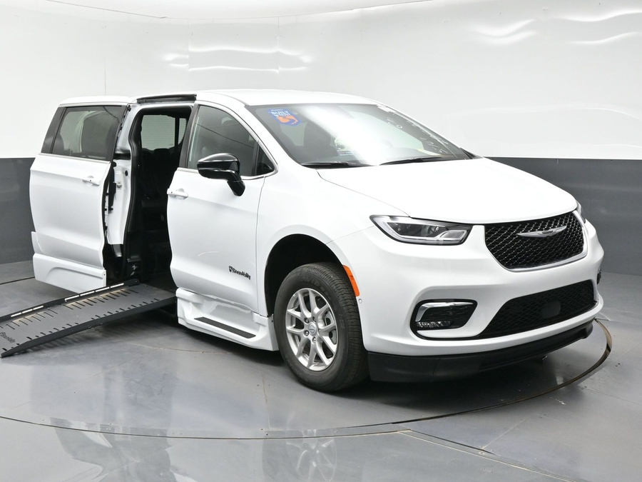 2026 Chrysler Pacifica's photo