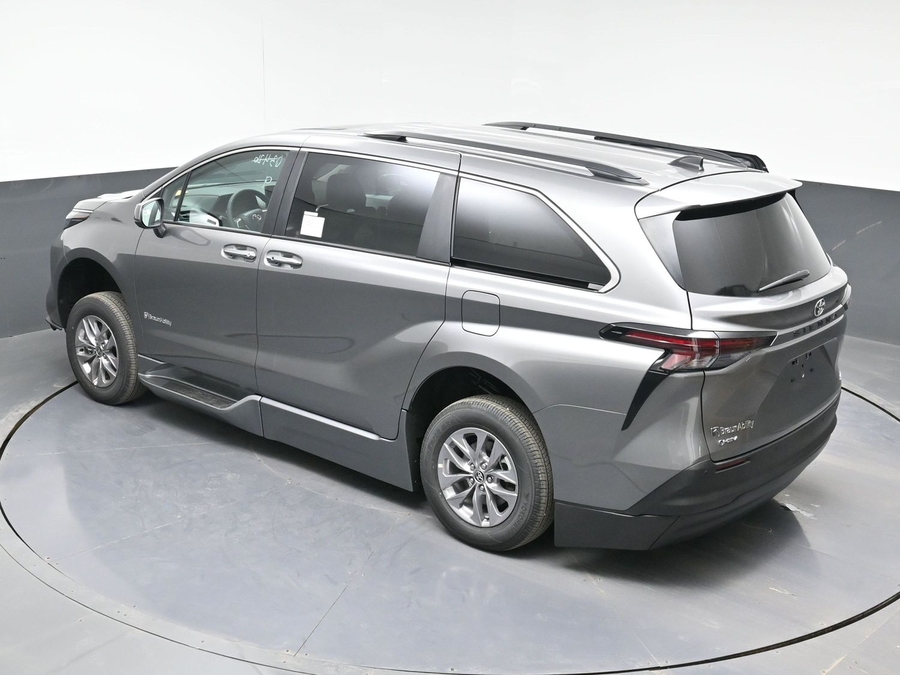 New 2026 Toyota Sienna Hybrid XLE Add - BraunAbility Side Entry Fold Out Automatic Ramp