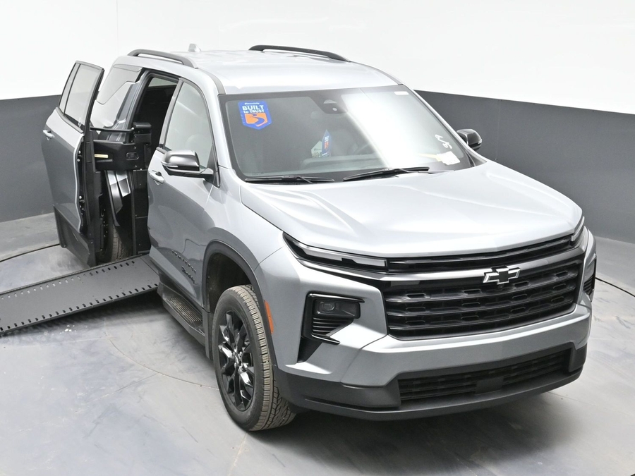 New 2025 Chevrolet Traverse 1LT Midnight - BraunAbility Side Entry Entry In Floor Automatic Ramp