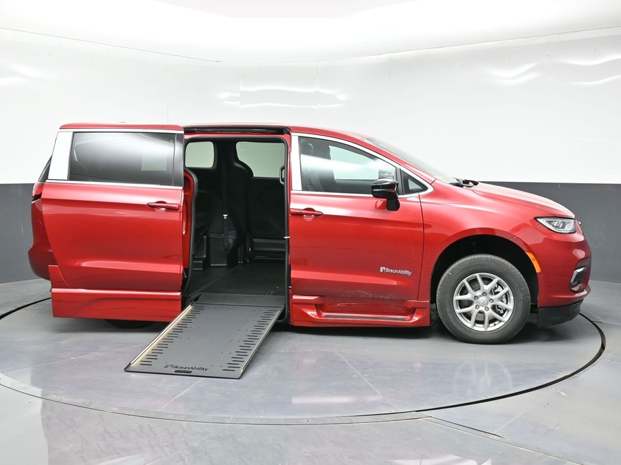 2026 Chrysler Pacifica's photo