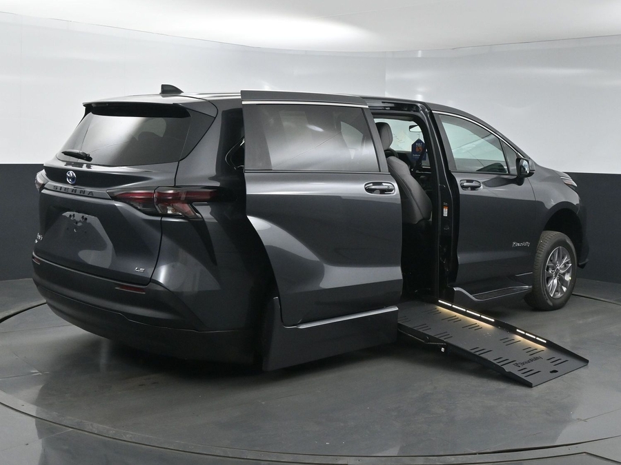 New 2025 Toyota Sienna Hybrid LE - BraunAbility Side Entry Entry Fold Out Automatic Ramp