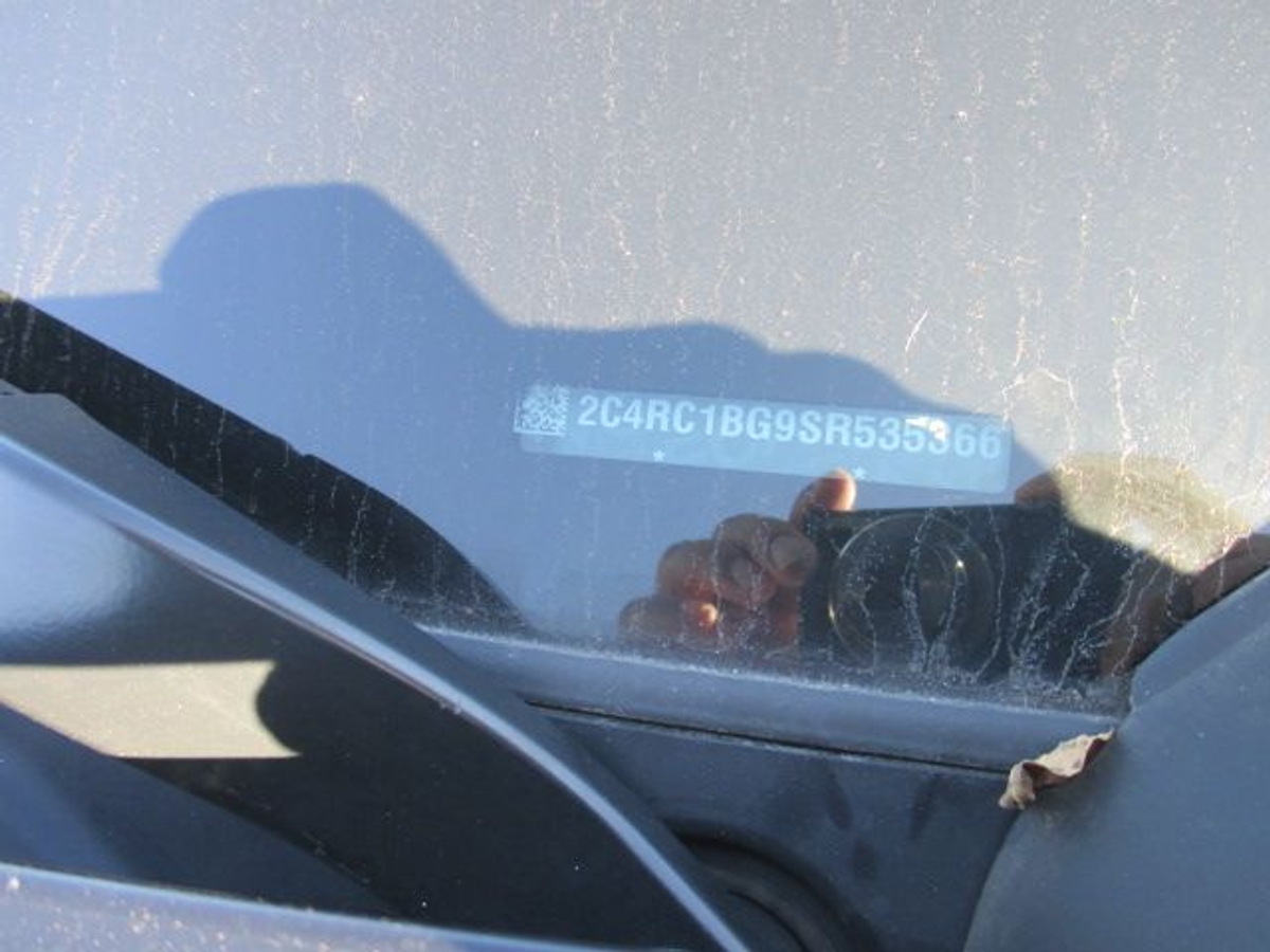 Black Chrysler Pacifica image number 10