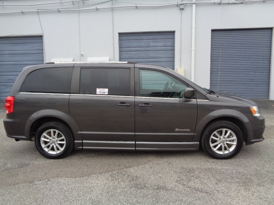 Used 2018 Dodge Grand Caravan SXT - BraunAbility Side Entry Entry Fold Out Manual Ramp