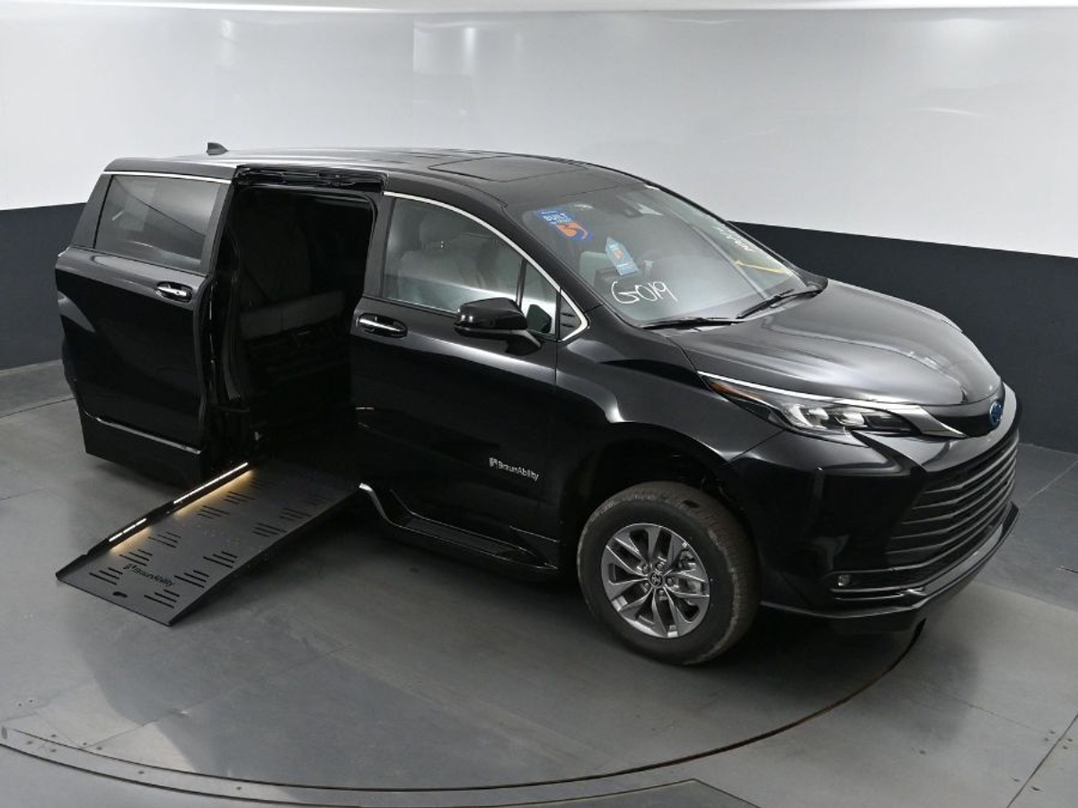 2025 TOYOTA SIENNA - Image 23