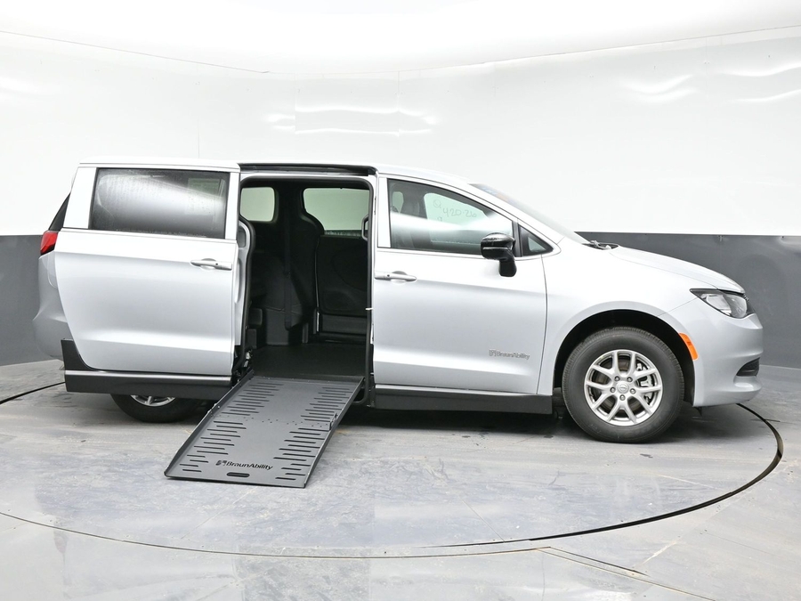 New 2026 Chrysler Voyager LX - BraunAbility Side Entry Entry Fold Out Manual Ramp