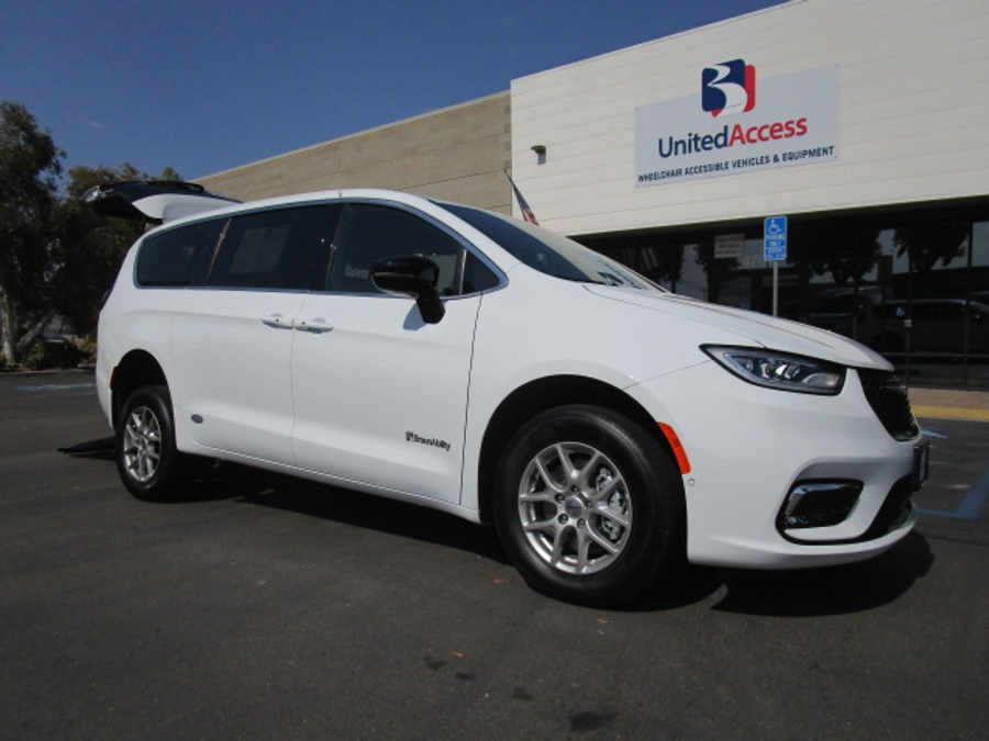 New 2025 Chrysler Pacifica Select Safety - BraunAbility Rear Entry Entry Fold Out Manual Ramp