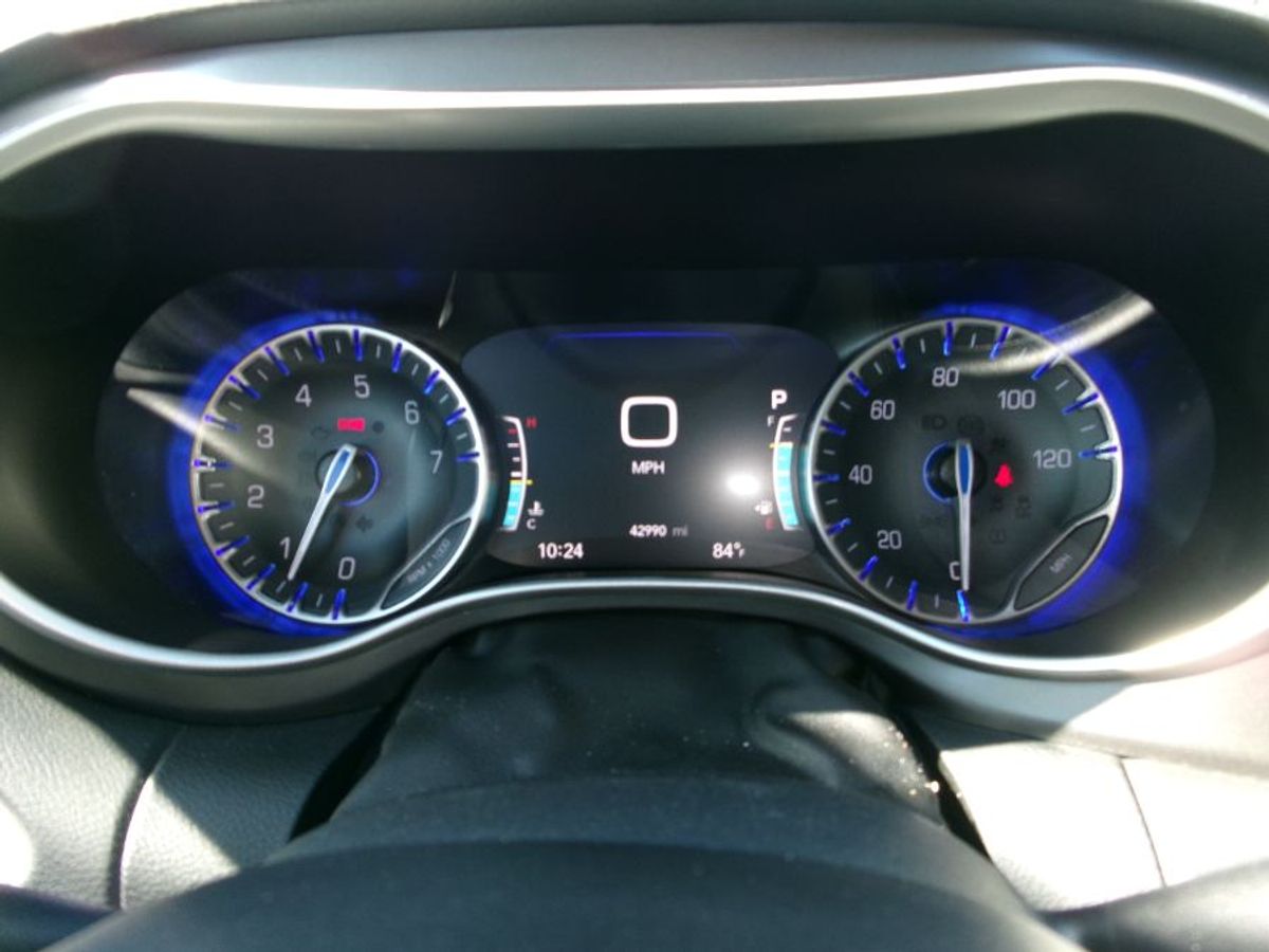 2023 CHRYSLER PACIFICA - Image 10