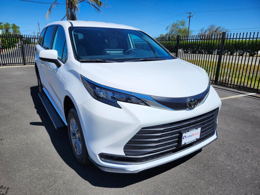 New 2026 Toyota Sienna Hybrid LE - Vantage Mobility Commercial Rear Entry Fold Out Manual Ramp