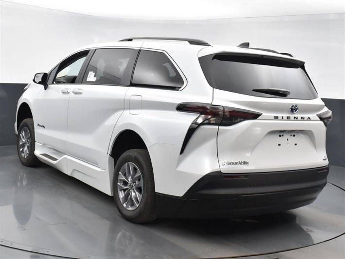 2023 TOYOTA SIENNA - Image 10