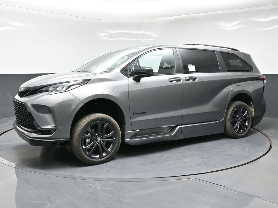 New 2026 Toyota Sienna Hybrid XSE Sport - BraunAbility Side Entry Fold Out Automatic Ramp