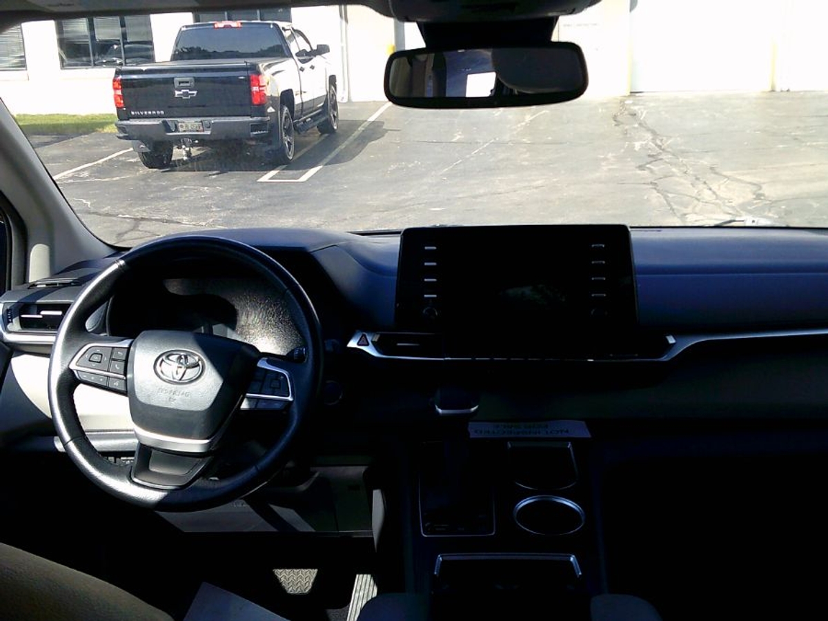 2024 TOYOTA SIENNA - Image 9