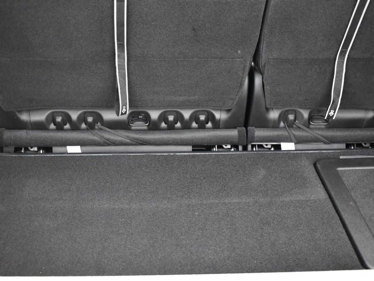 Silver Chrysler Pacifica image number 6