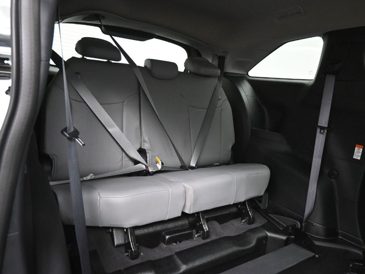 2025 TOYOTA SIENNA - Image 10