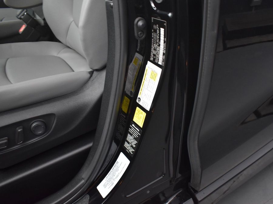 New 2025 Toyota Sienna Hybrid XLE Base - BraunAbility Side Entry Entry Fold Out Automatic Ramp
