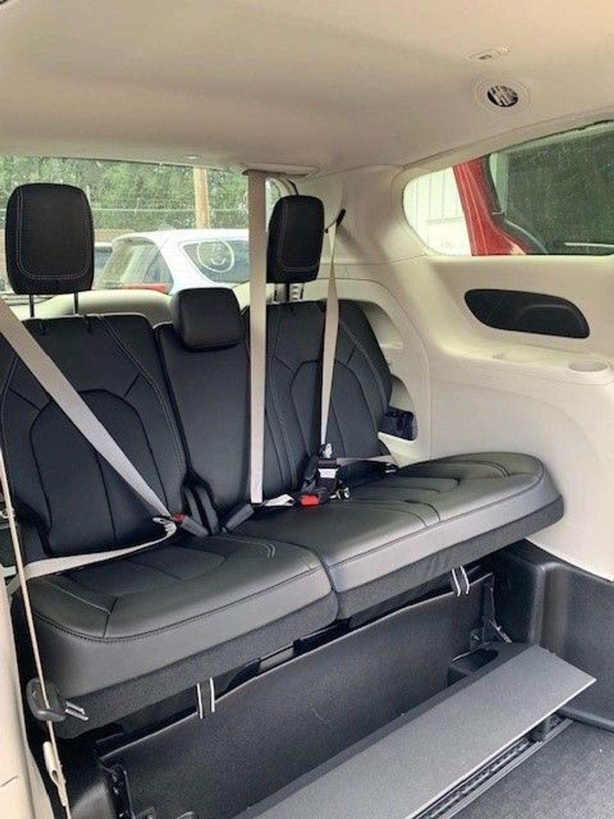 2024 Chrysler Pacifica Touring L - Photo 10