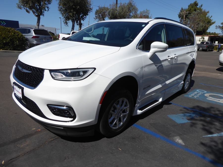 Used 2022 Chrysler Pacifica Touring L - BraunAbility Side Entry Fold Out Automatic Ramp