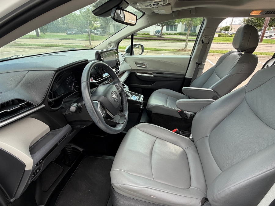 Used 2022 Toyota Sienna Hybrid XLE - BraunAbility Side Entry Fold Out Automatic Ramp