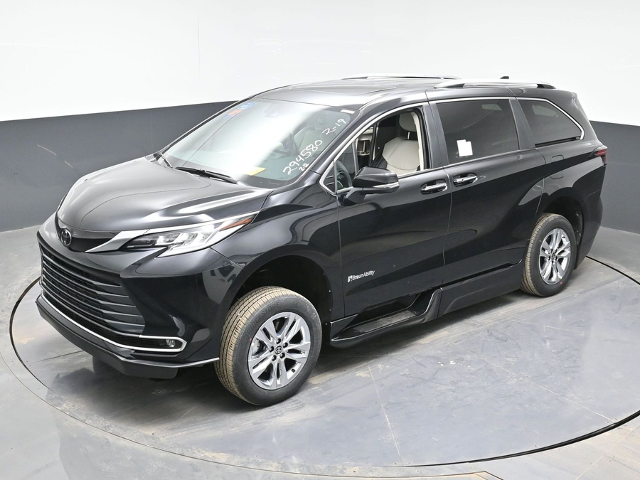 New 2026 Toyota Sienna Hybrid Limited - BraunAbility Side Entry Fold Out Automatic Ramp