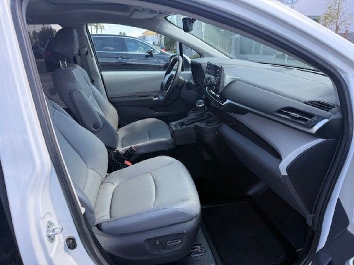 2023 TOYOTA SIENNA - Image 17