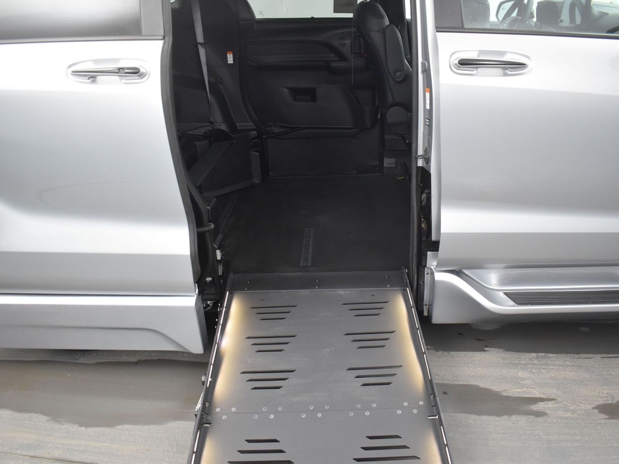 New 2025 Toyota Sienna Hybrid XSE - BraunAbility Side Entry Entry Fold Out Automatic Ramp