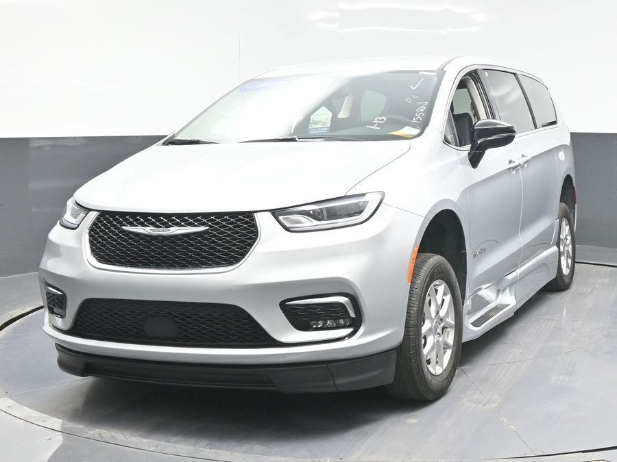 Used 2024 Chrysler Pacifica Touring L - BraunAbility Side Entry Entry Fold Out Automatic Ramp