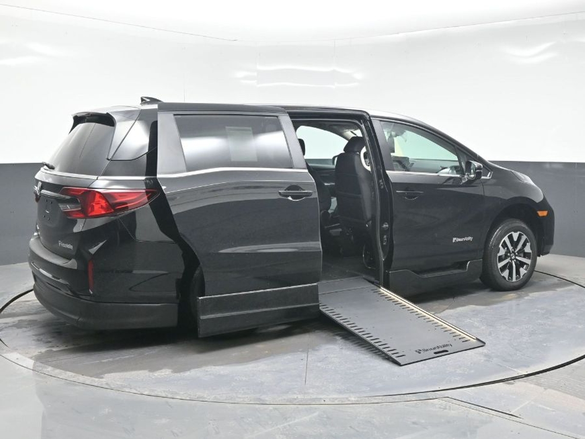 Black Honda Odyssey image number 7