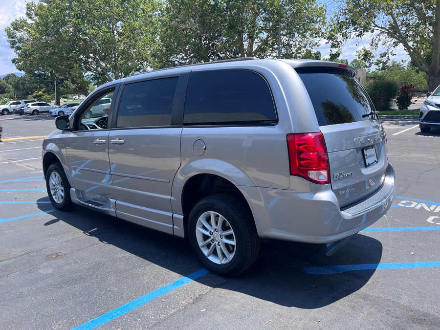 Used 2015 Dodge Grand Caravan SXT - BraunAbility Side Entry Fold Out Automatic Ramp