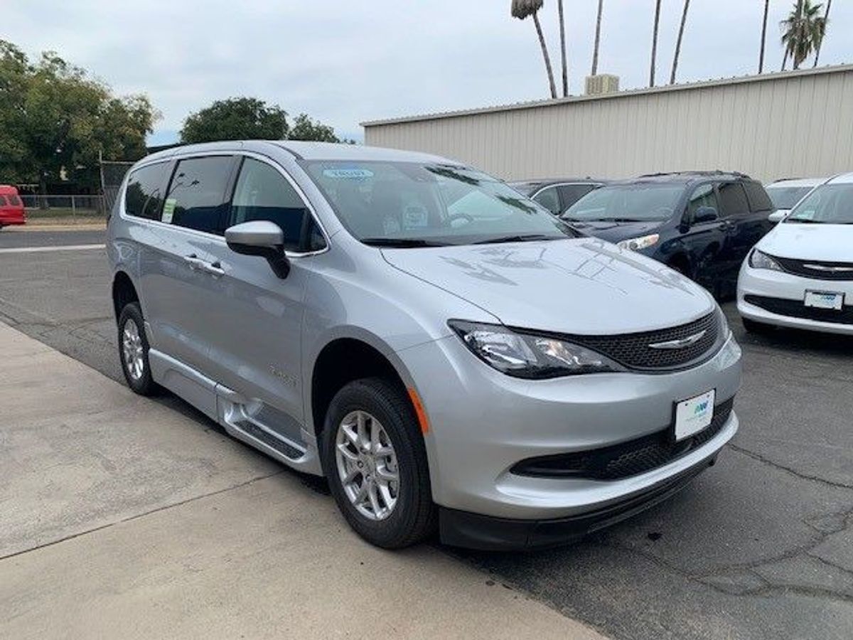 2023 CHRYSLER VOYAGER - Image 2