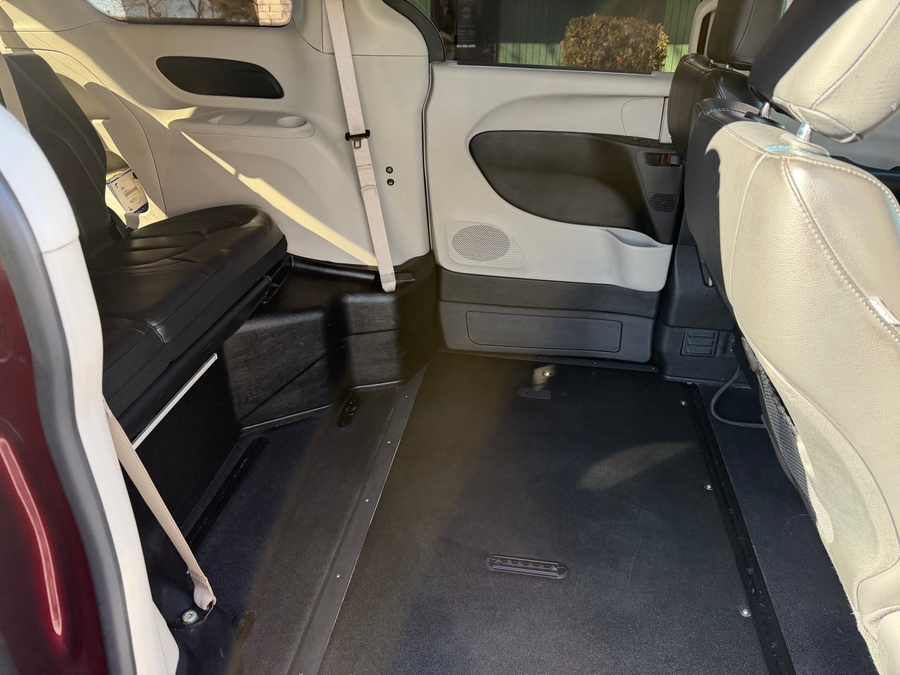 Used 2021 Chrysler Pacifica Touring L - VMI Side Entry Entry In Floor Automatic Ramp