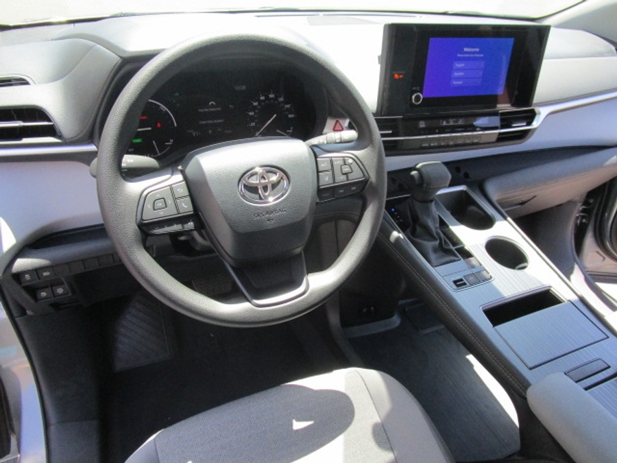 New 2026 Toyota Sienna Hybrid LE - Vantage Mobility Commercial Rear Entry Entry Fold Out Manual Ramp