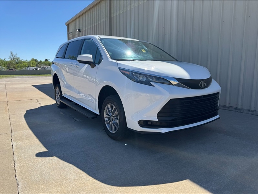 New 2026 Toyota Sienna Hybrid LE - Vantage Mobility Rear Entry Entry Fold Out Manual Ramp