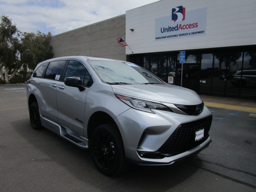 Used 2023 Toyota Sienna Hybrid XSE Sport - BraunAbility Side Entry Entry Fold Out Automatic Ramp