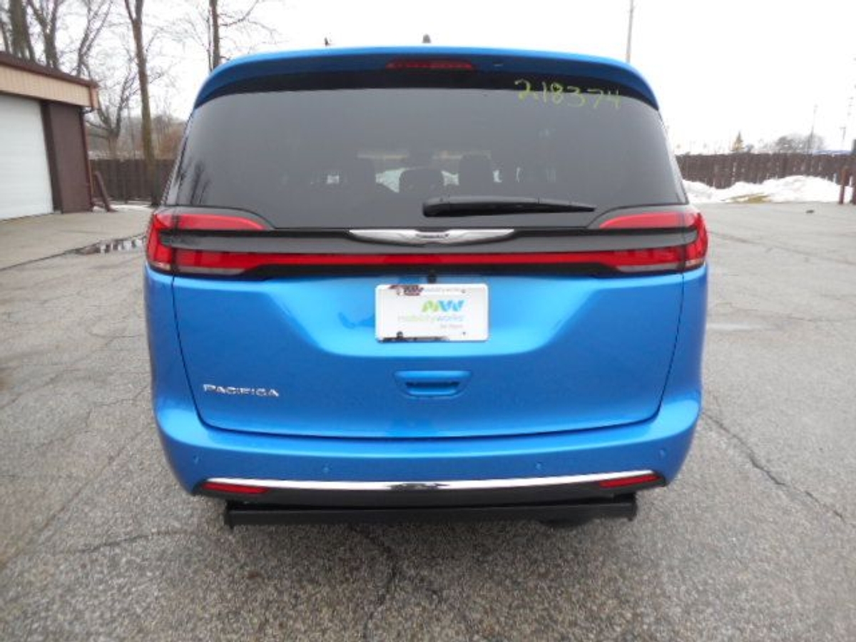 Blue Chrysler Pacifica image number 4