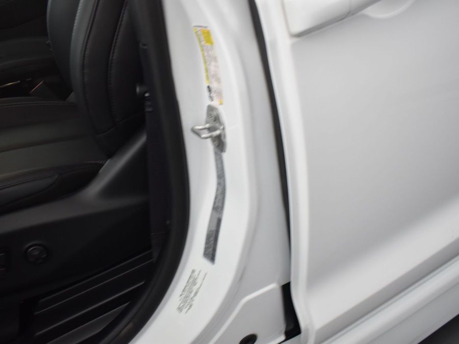 New 2025 Chrysler Pacifica Select Plus - BraunAbility Side Entry Entry Fold Out Automatic Ramp