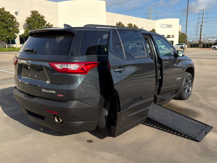Used 2021 Chevrolet Traverse 2LT - BraunAbility Side Entry In Floor Automatic Ramp