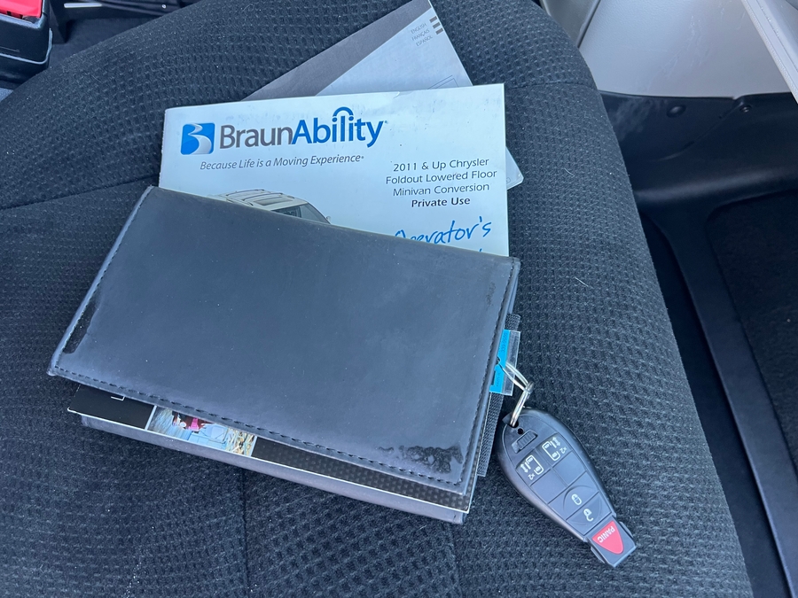 Used 2012 Dodge Grand Caravan SXT - BraunAbility Side Entry Entry Fold Out Automatic Ramp