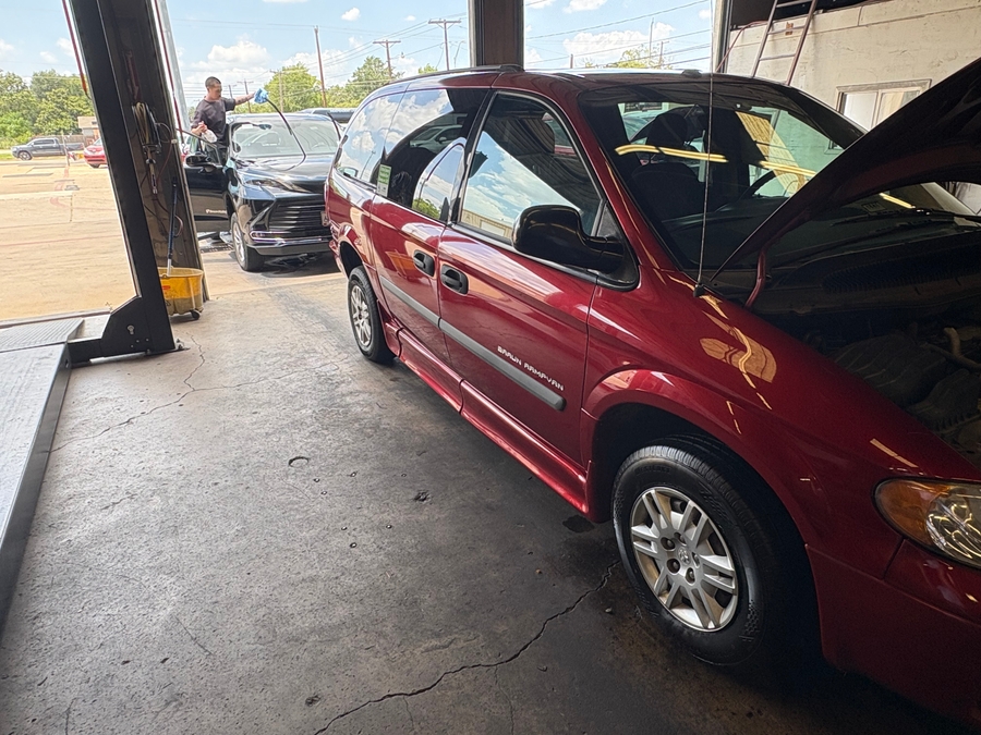  Dodge Grand Caravan image number 2